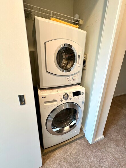 Building Photo - 2 Earhart St