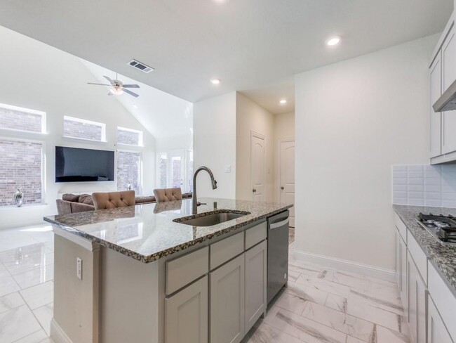 Building Photo - 337 Gleneagles Dr