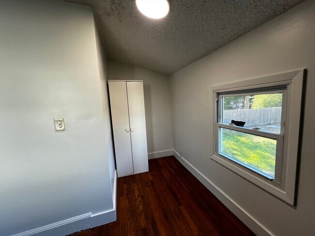 Building Photo - 58 Standish St