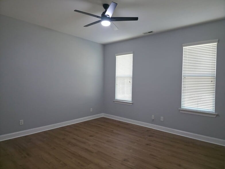 Building Photo - 341 Belvedere Dr