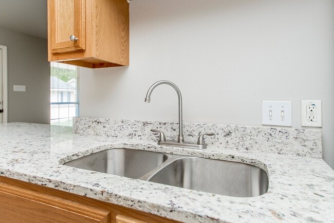 Building Photo - 48289 Alack Ln