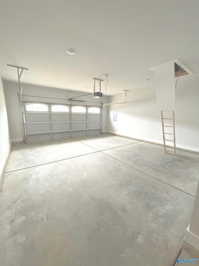 Building Photo - 142 Rugby Dr