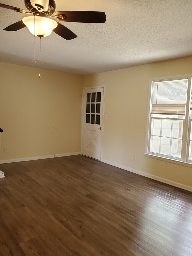 Building Photo - 2080 Kings Gate Cir SW