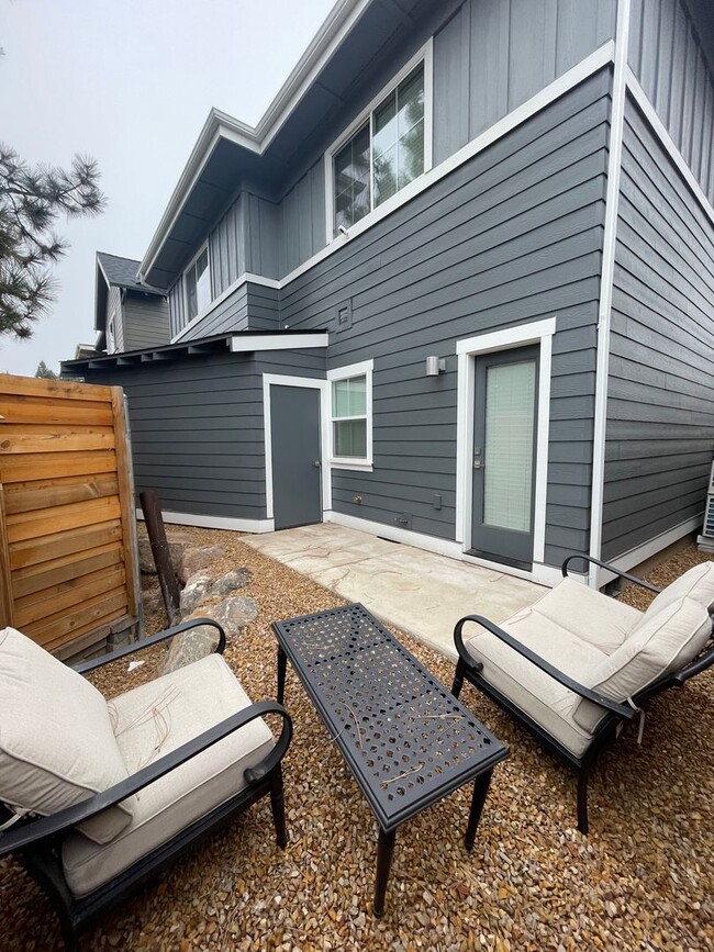 Building Photo - 61534 SE Lucia St