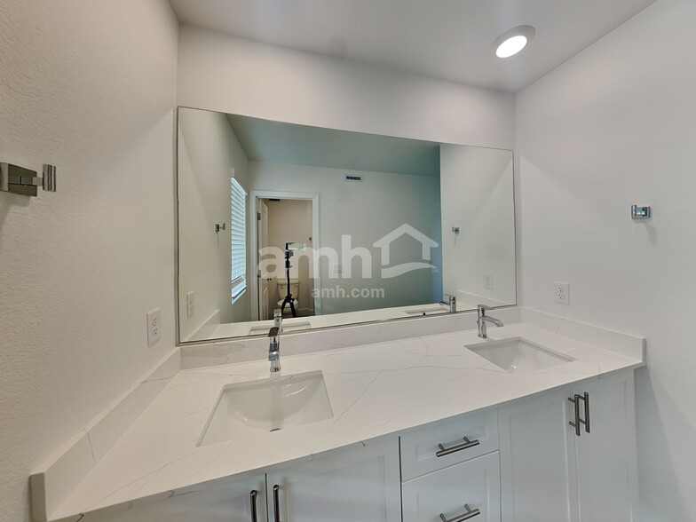 Building Photo - 5810 Astapor St