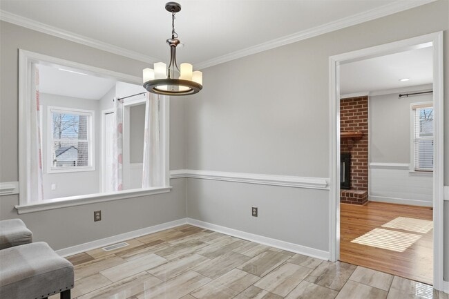 Building Photo - LOVELY 4 BEDROOM HOME IN MONACAN HILLS