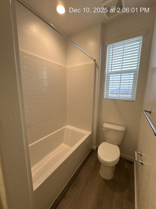 Building Photo - Newly built Home!