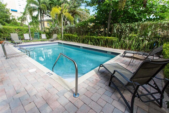 Building Photo - 20 Calabria Ave