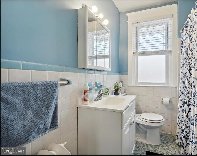 Bathroom - 292 N Wycombe Ave