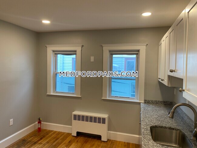 Building Photo - 72 Frederick Ave