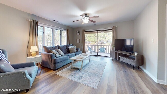 Building Photo - 704 Dover St