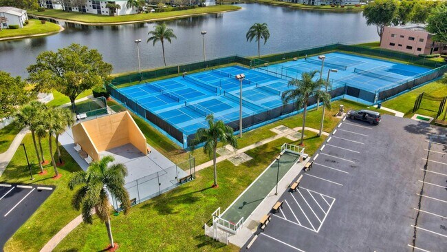 Building Photo - 15234 Lakes of Delray Blvd