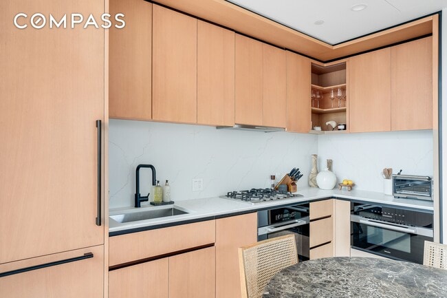 Building Photo - 480 Kent Ave