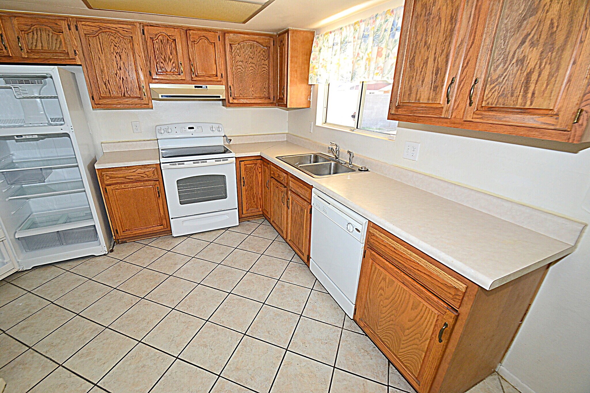 Building Photo - 6941 W Vermont Ave