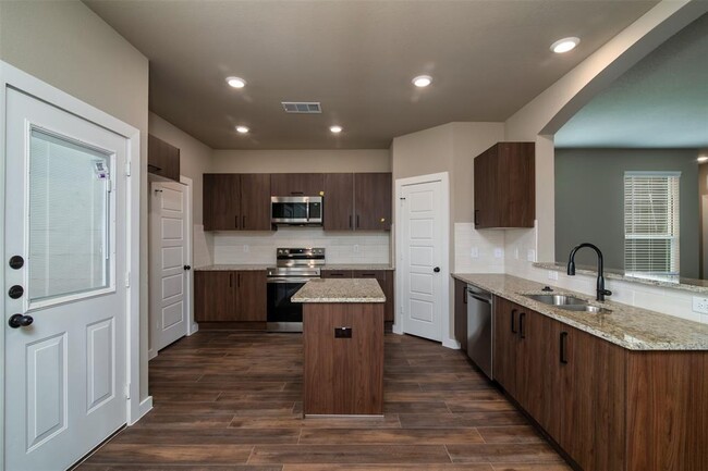 Building Photo - 600 Harvest Moon Dr