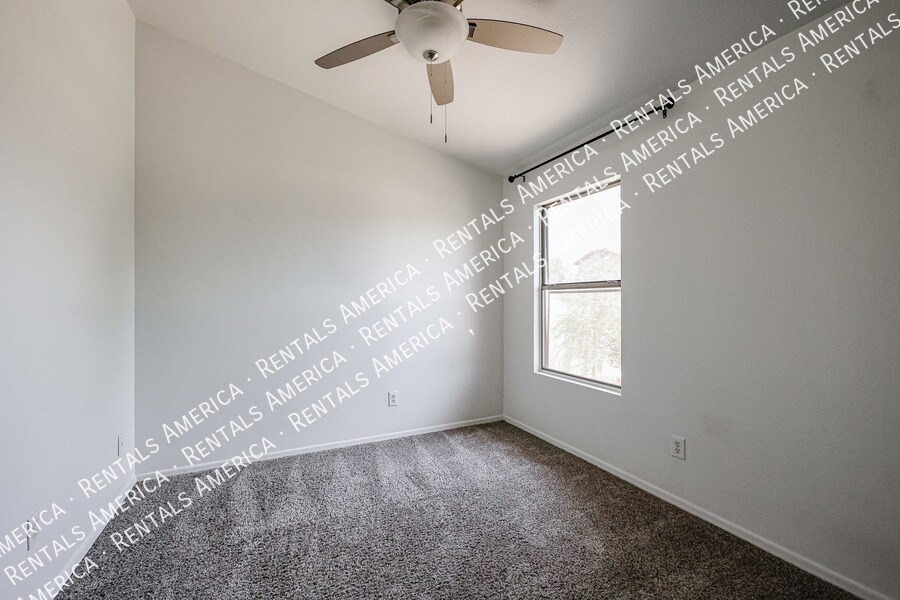 Building Photo - 568 E Sherri Dr