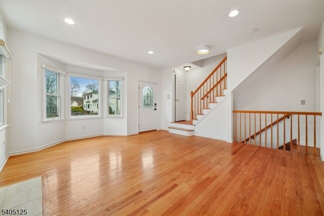 Building Photo - 17 Grove St