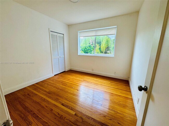 Building Photo - 920 N 26th Ave