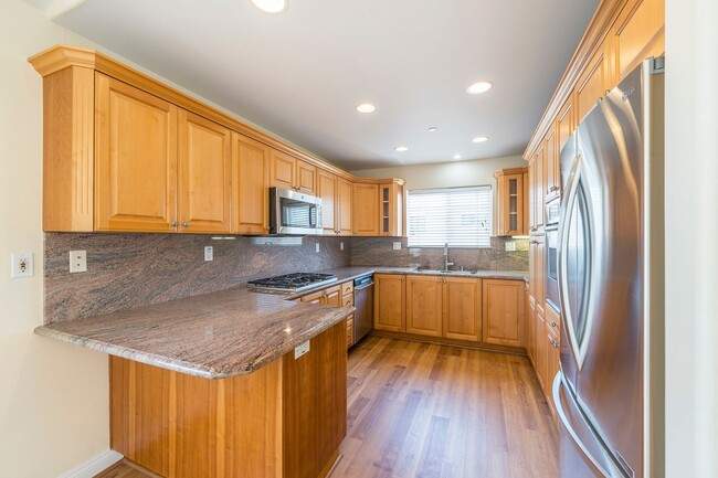 Building Photo - 2213 Carnegie Ln