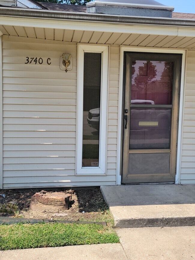 Primary Photo - 3740 S Quincy Ave