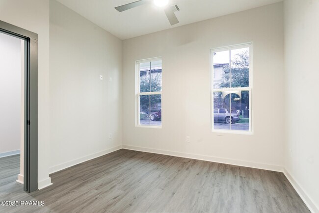 Building Photo - 136 Banister Ct