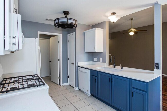 Building Photo - 814 Lantana Dr
