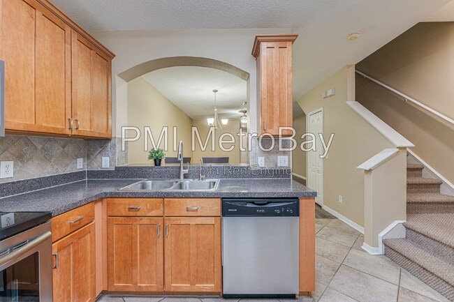 Building Photo - 15706 Fishhawk Falls Dr