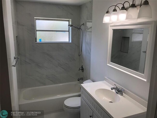 Building Photo - 807 SE 9th Terrace