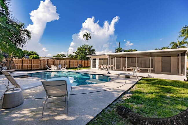 Building Photo - 716-720 Southwest 14th Court-SI FL1-ID1475646P