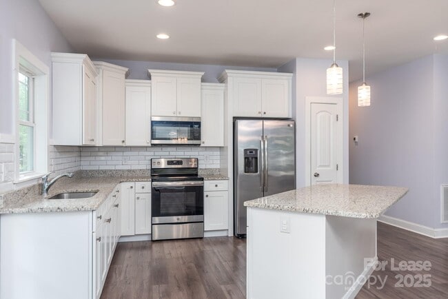 Building Photo - 6835 Ingleside Dr