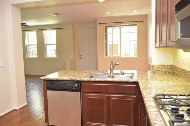 Building Photo - Spacious 3 BD, 3 BA Townhome in Airoso of Carmel Valley!