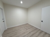 Building Photo - 452 Park Dr