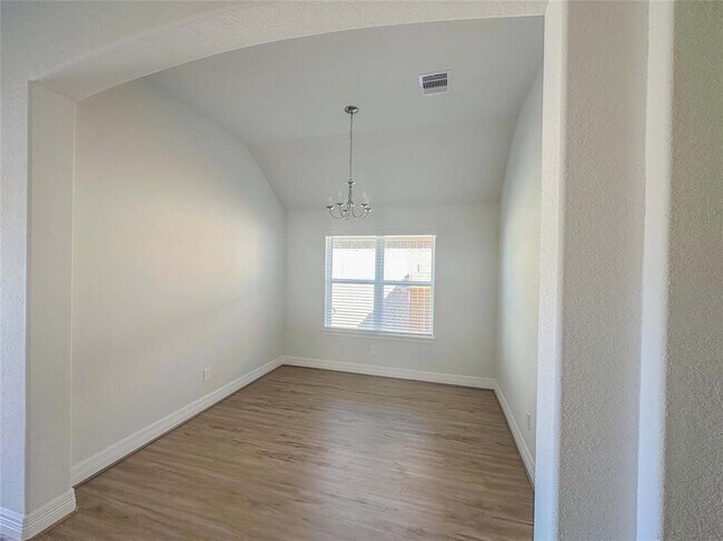 Building Photo - 27150 Grey Fox Run