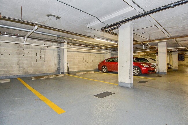 Building Photo - Great 2 Bedroom 2 Bath in Van Ness DC!