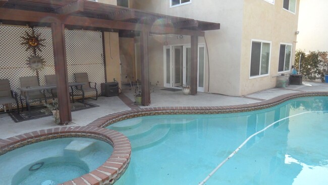 Building Photo - POOL HOME 4BR, 2.5BA, Yorba Linda, Cul-de-...