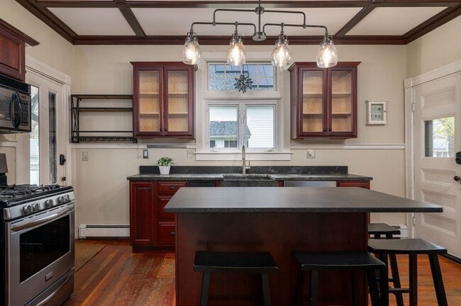 Building Photo - 44 Custer St