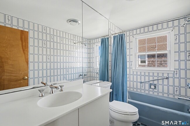 Building Photo - 217 W Shore Ave