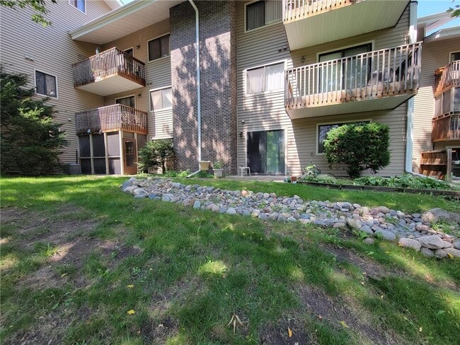 Building Photo - 14321 Fairway Dr