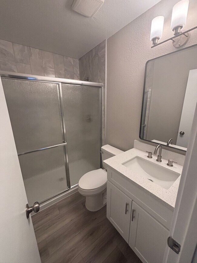 Building Photo - Newly Renovated Two Bedroom Condo