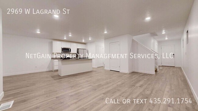 Building Photo - 2969 W LaGrand St