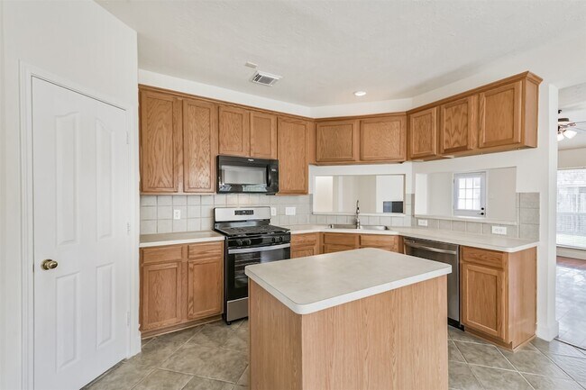 Building Photo - 7 Heron Hollow Ct