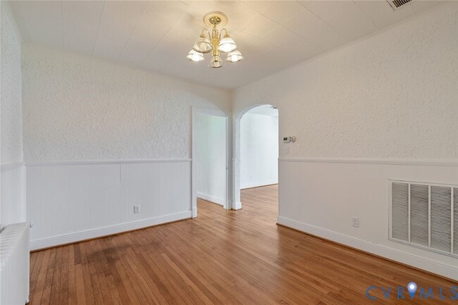 Building Photo - 2702 Maplewood Rd