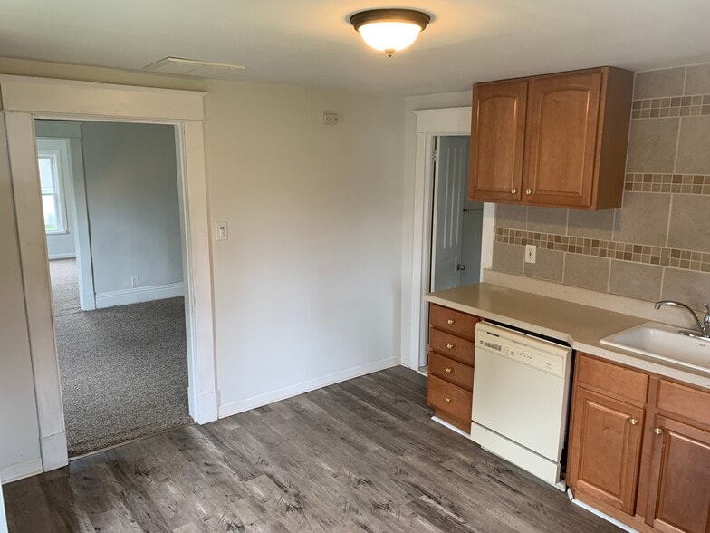 Building Photo - 421 NY-146