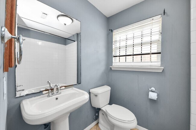 Building Photo - 5920 Conley St