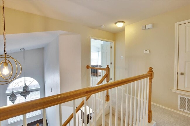 Building Photo - 10321 Beard Ave