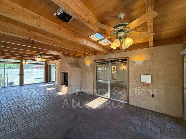 Building Photo - 337 Glorieta St NE