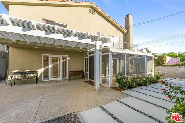 Building Photo - 807 E Orange Grove Ave