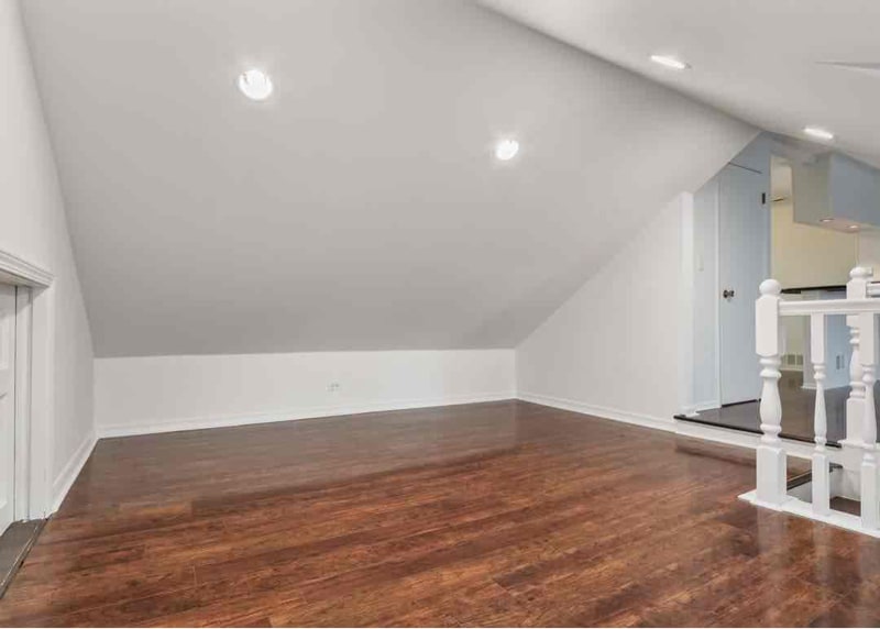 Building Photo - 320 W Main St