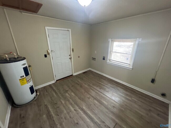 Building Photo - 4742 Bluehaven Dr NW