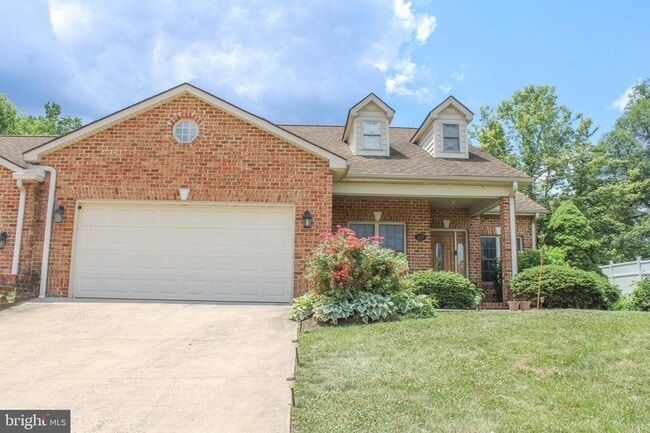 Building Photo - 227 Donna Dr